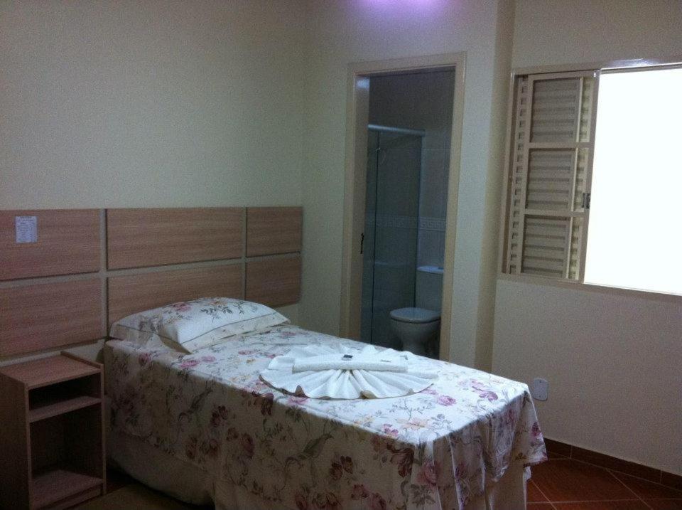 Hotel Perez Pouso Alegre Buitenkant foto