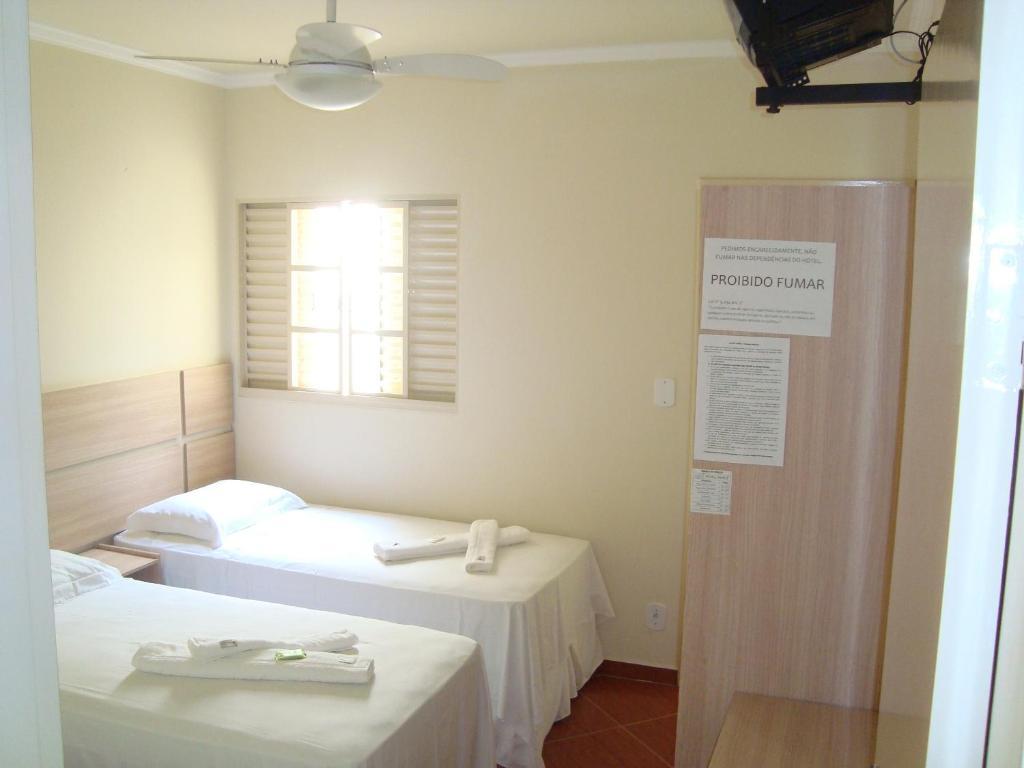 Hotel Perez Pouso Alegre Kamer foto